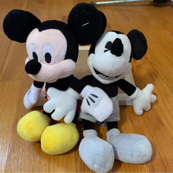 Set of two small Disney Mickey Mouse plushies - Picture 1 of 13